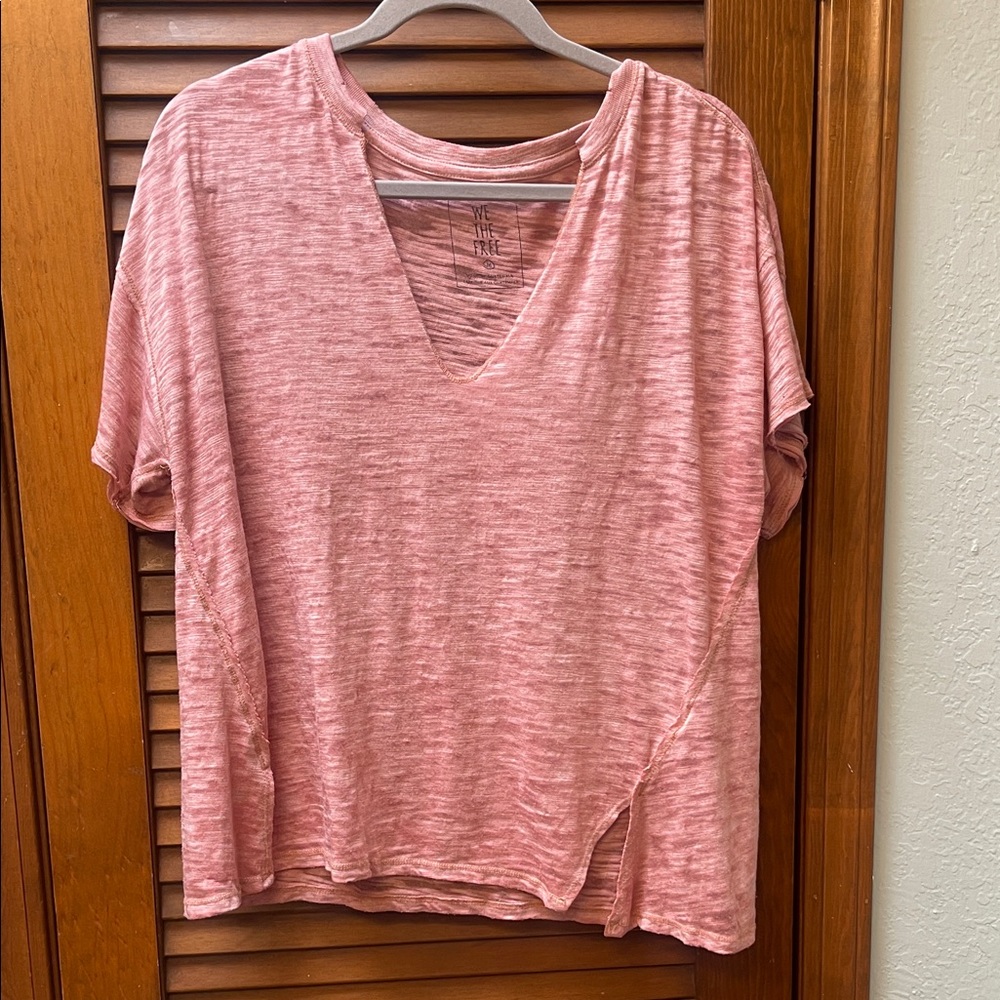 We The Free pink slub knit vneck tee size M